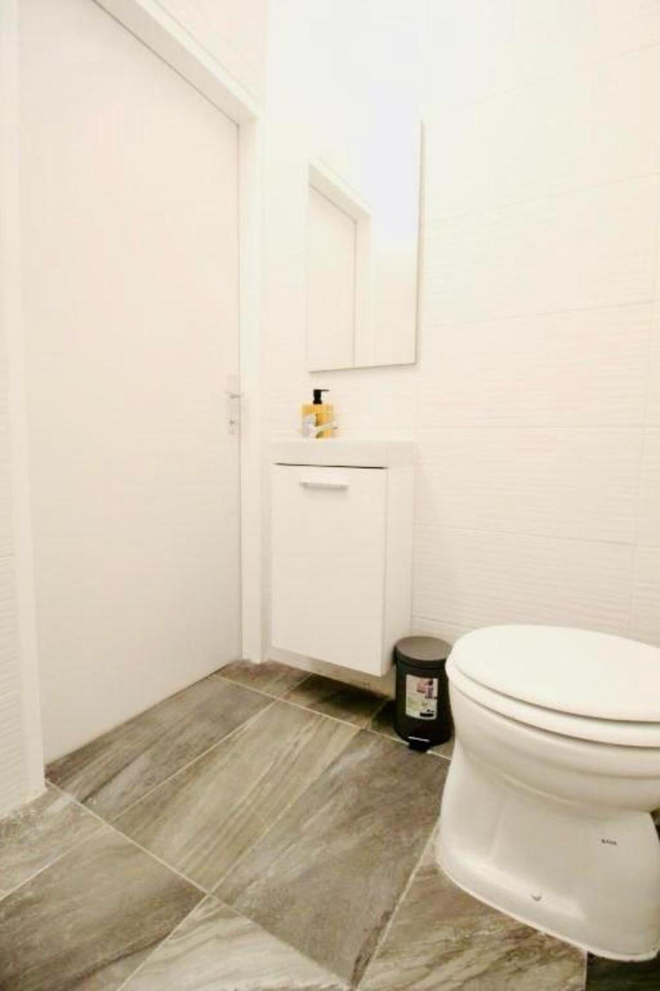 וינה Spacious Cozy 1Br Apt Near To Danube River מראה חיצוני תמונה